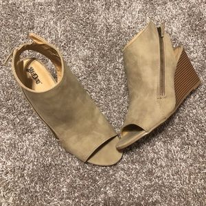 Brash Peep Toe Wedge